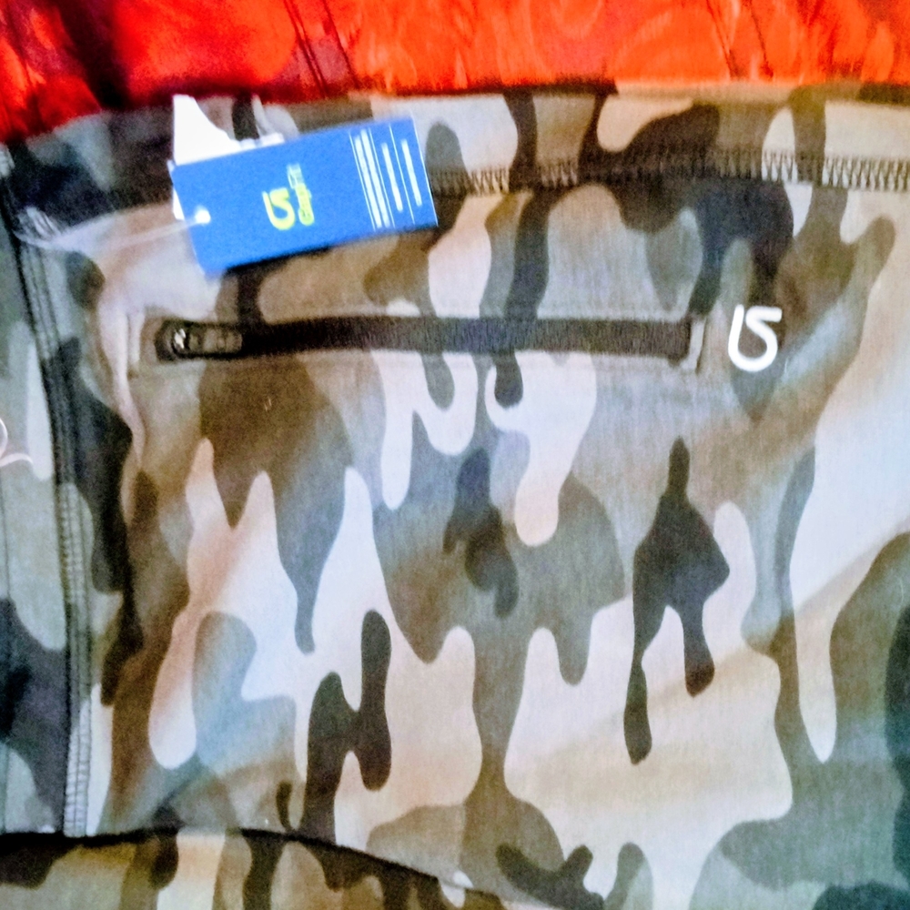 Gildan Green Camo Leggings with Zip Pocket